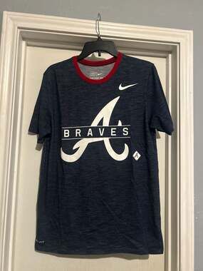 Nike Men's Atlanta Braves Authentic Collection Velocity Dri-FIT Performance T-Sh